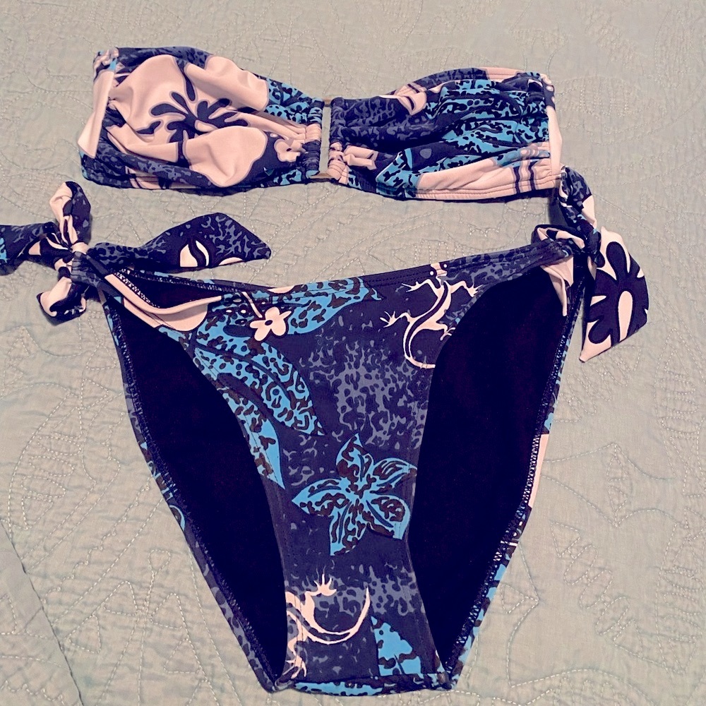 NEED TO SELL ASAP!!! Hawaiian bikini set. Bought at a booth.